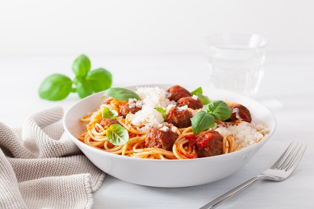 Spaghetti met gehaktballetjes en tomatensaus, Italiaanse pasta