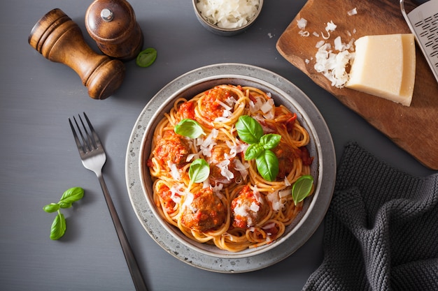 Spaghetti met gehaktballetjes en tomatensaus, Italiaanse pasta