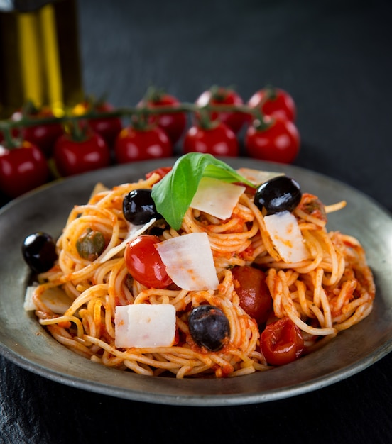 Foto spaghetti met tomatensaus