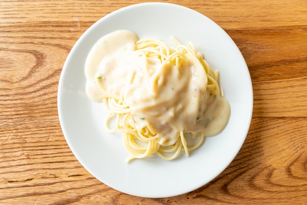 spaghetti met witte roomsaus