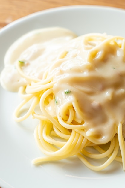 spaghetti met witte roomsaus