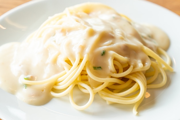 spaghetti met witte roomsaus