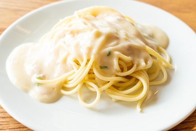 Spaghetti met witte roomsaus