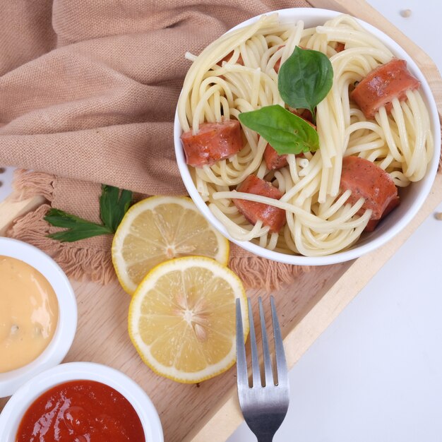 Foto spaghetti met worst