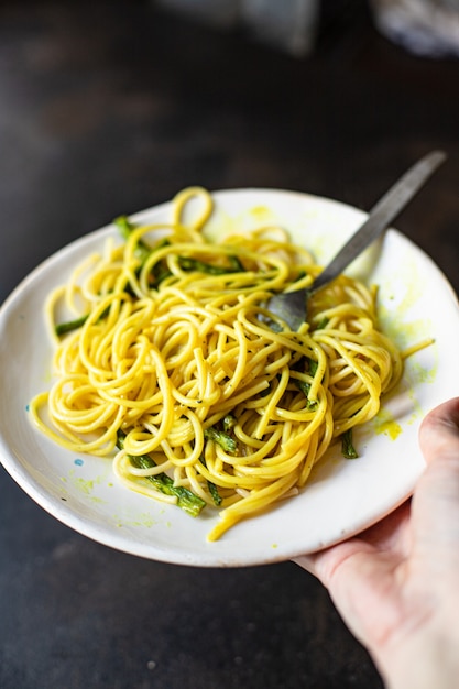 spaghetti pasta green bean asparagus sauce