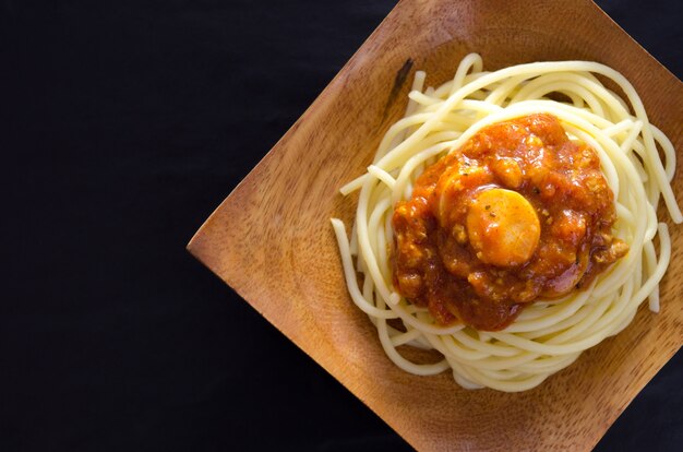 Spaghetti rode saus met kip donkere toon