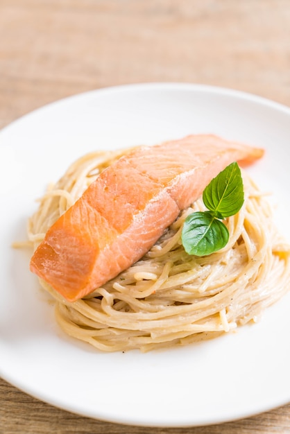 spaghetti roomkaas witte saus met zalm