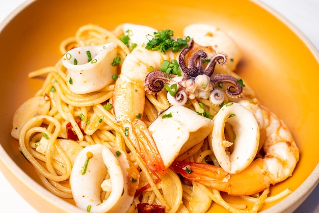 Spaghetti seafood with garlic chili