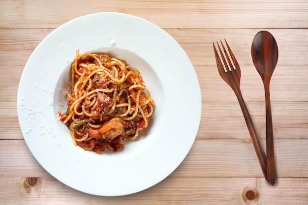 Spaghetti ai frutti di mare con salsa di pomodoro