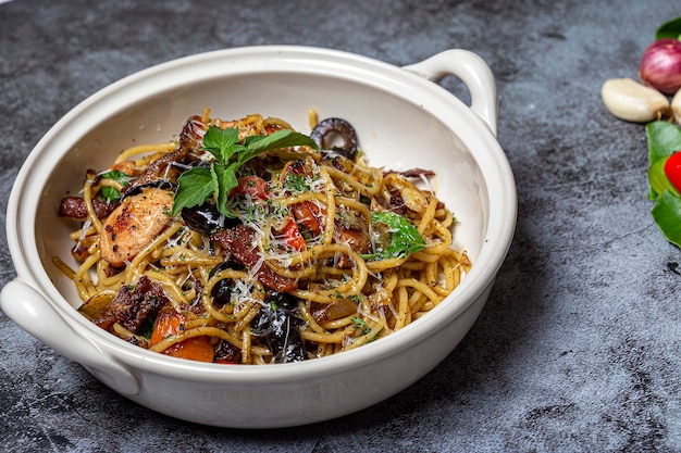 Spaghetti stirfried in a plate