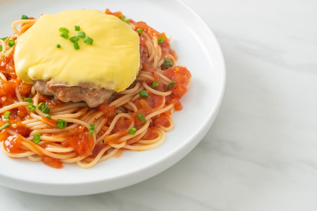 Spaghetti Tomatensaus Met Hamburger En Kaas