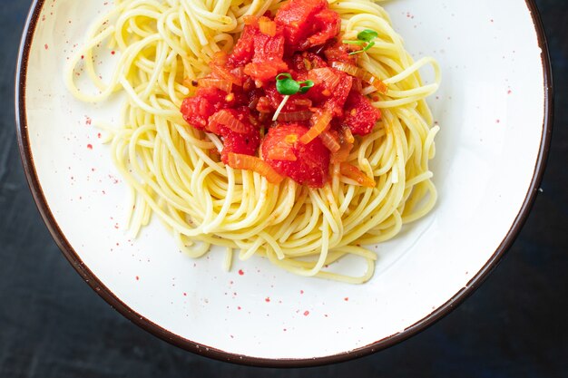 spaghetti tomatensaus pasta bolognesesaus groenten salsa italiaanse keuken klassieker