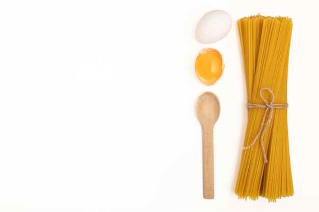 Photo spaghetti on a white background