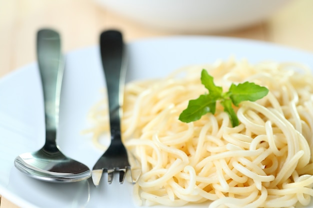  spaghetti on white dish