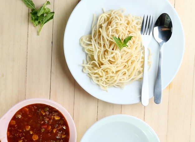  spaghetti on white dish