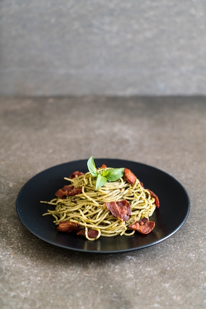 Spaghetti with basil pesto and bacon