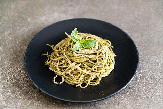 Spaghetti with basil pesto