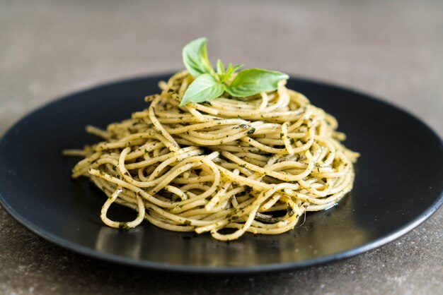 Spaghetti with basil pesto