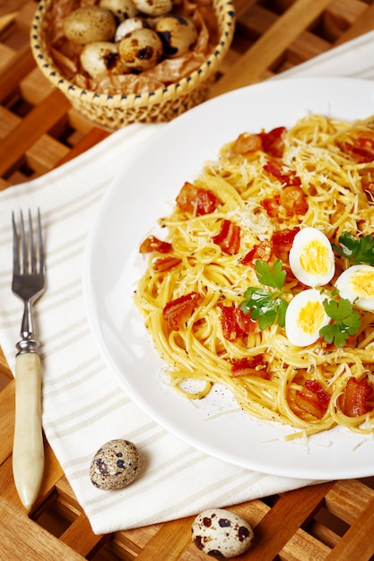 Spaghetti with carbonara sauce