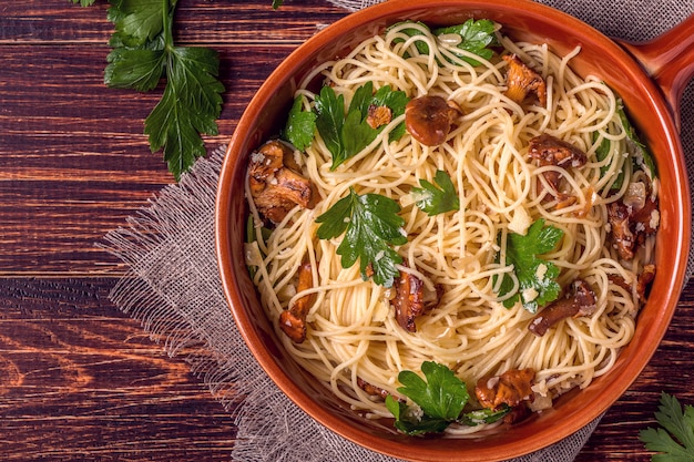 Spaghetti with chanterelles mushrooms and parsley