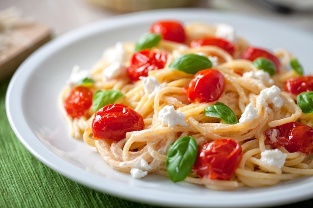 Spaghetti with cherry tomatoes and ricotta