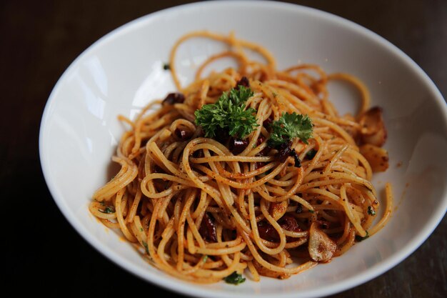 Спагетти с перцем чили и чесноком, спагетти пеперончино, итальянская кухня
