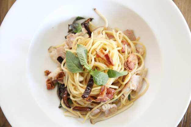 Spaghetti with dried chilli and bacon