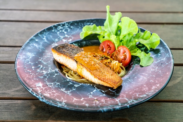 spaghetti with fried salmon