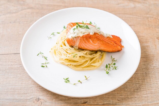 spaghetti with fried salmon