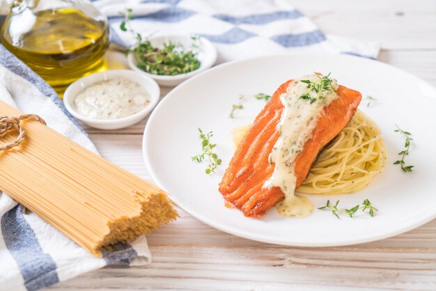 spaghetti with fried salmon