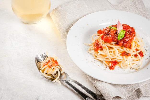 Spaghetti with marinara sauce