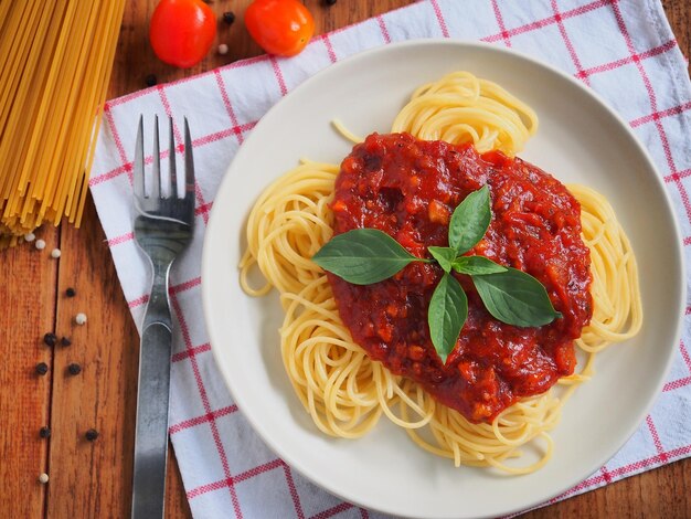 Premium Photo Spaghetti With Minced Beef Tomato Sauce And Fresh Basil baked-spaghetti-with-minced-beef-and-bacon