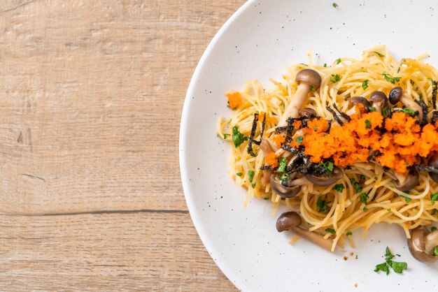 spaghetti with mushrooms, shrimp egg and seaweed 