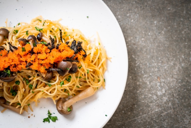 spaghetti with mushrooms, shrimp egg and seaweed 