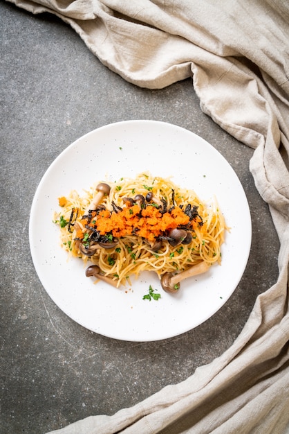 spaghetti with mushrooms, shrimp egg and seaweed