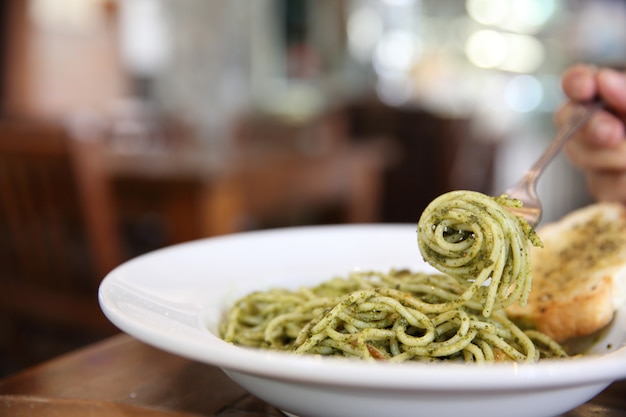 Spaghetti with pesto sauce