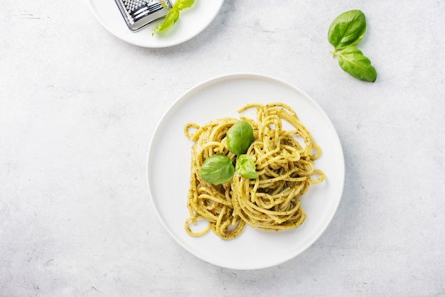 Spaghetti al pesto