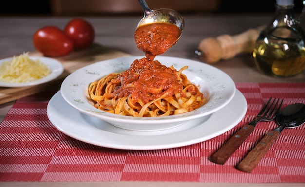 spaghetti with pomodoro sauce