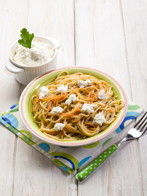 Spaghetti with ricotta and carrots