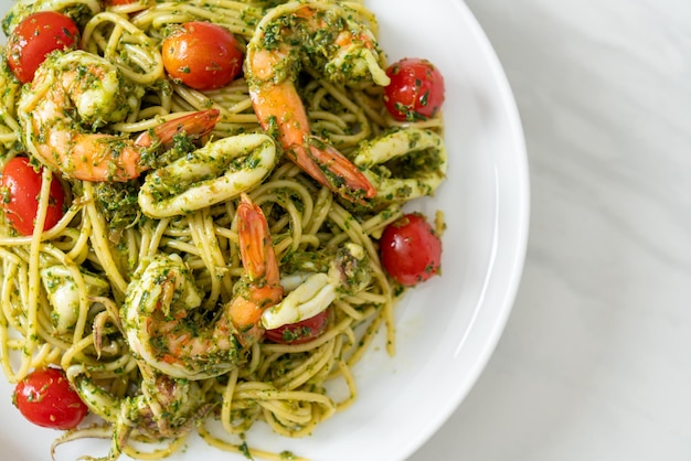 Spaghetti with seafood in homemade pesto sauce