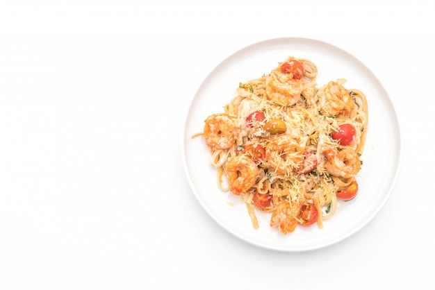 spaghetti with shrimps and tomatoes 