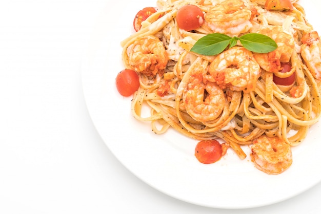 спагетти с креветками и помидорами