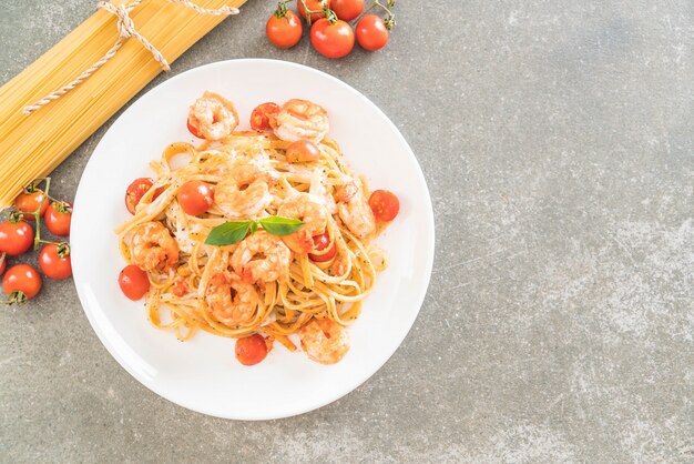 spaghetti with shrimps