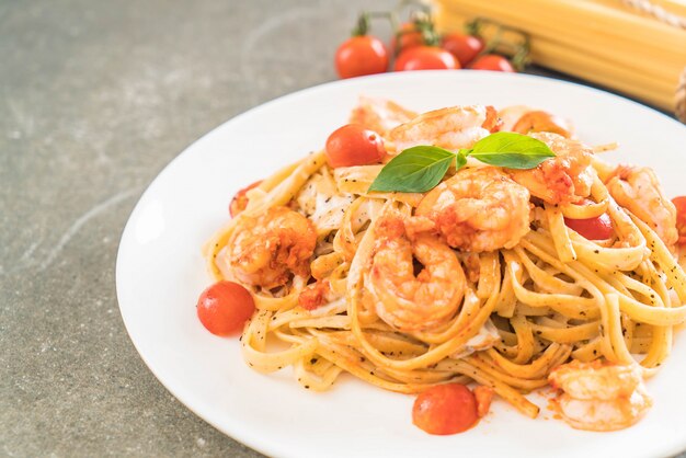 spaghetti with shrimps