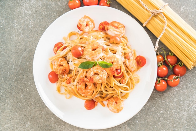 spaghetti with shrimps