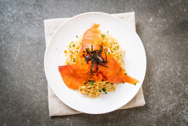 spaghetti with smoked salmon and shrimp egg