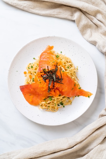 spaghetti with smoked salmon and shrimp egg