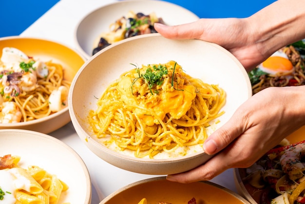 Spaghetti with spicy crab curry in Thai style