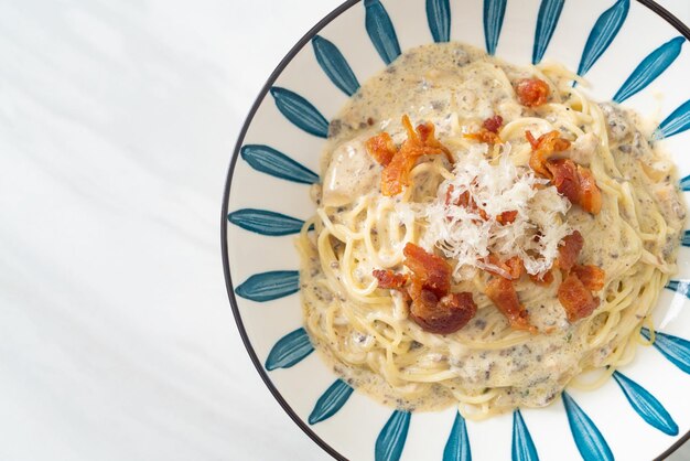 spaghetti with truffle cream sauce and mushroom on plate