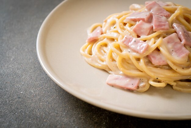 Spaghetti witte roomsaus met ham